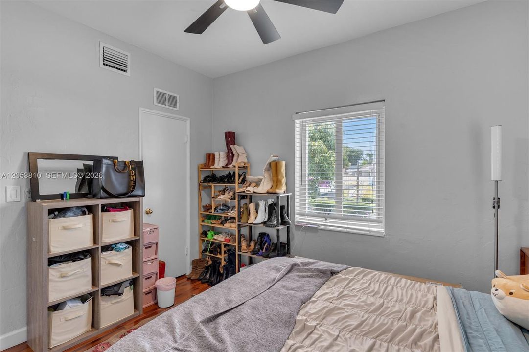 For Rent: $3,500 (2 beds, 1 baths, 1122 Square Feet)