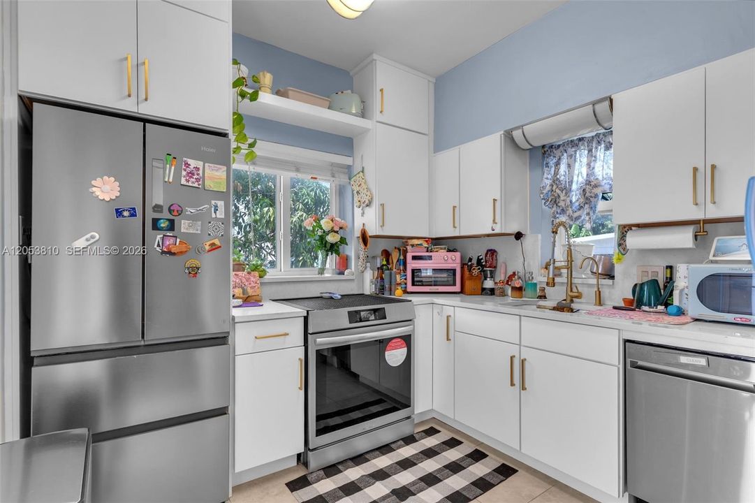 For Rent: $3,500 (2 beds, 1 baths, 1122 Square Feet)