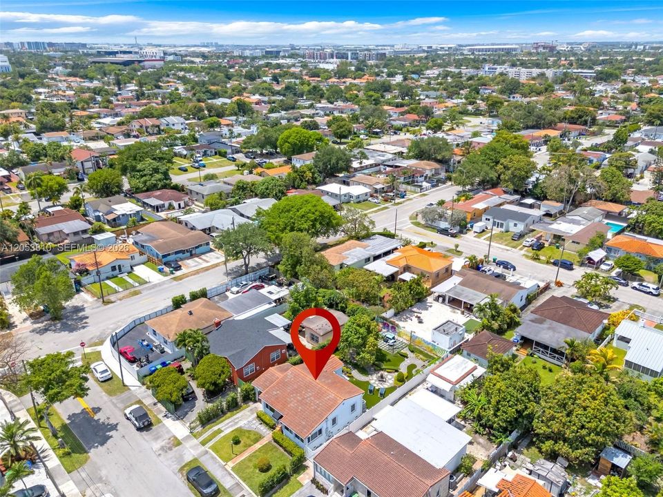For Rent: $3,500 (2 beds, 1 baths, 1122 Square Feet)