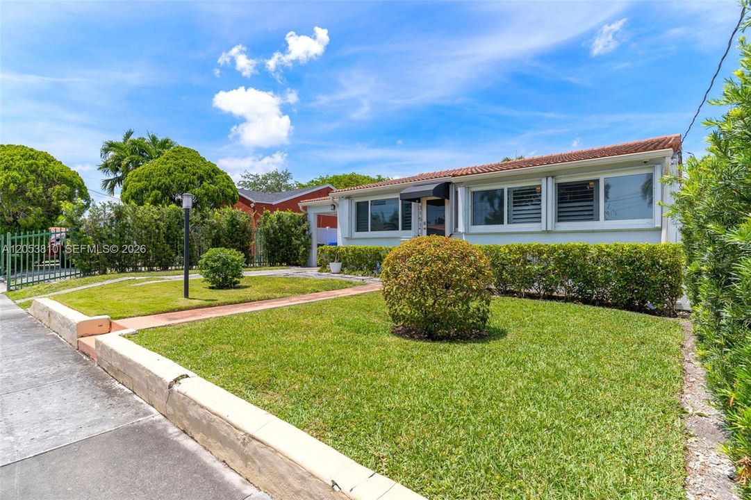For Rent: $3,500 (2 beds, 1 baths, 1122 Square Feet)