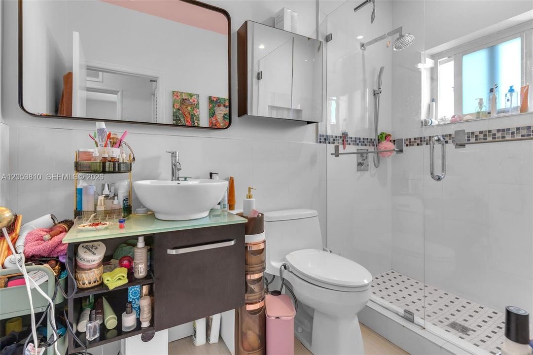 For Rent: $3,500 (2 beds, 1 baths, 1122 Square Feet)