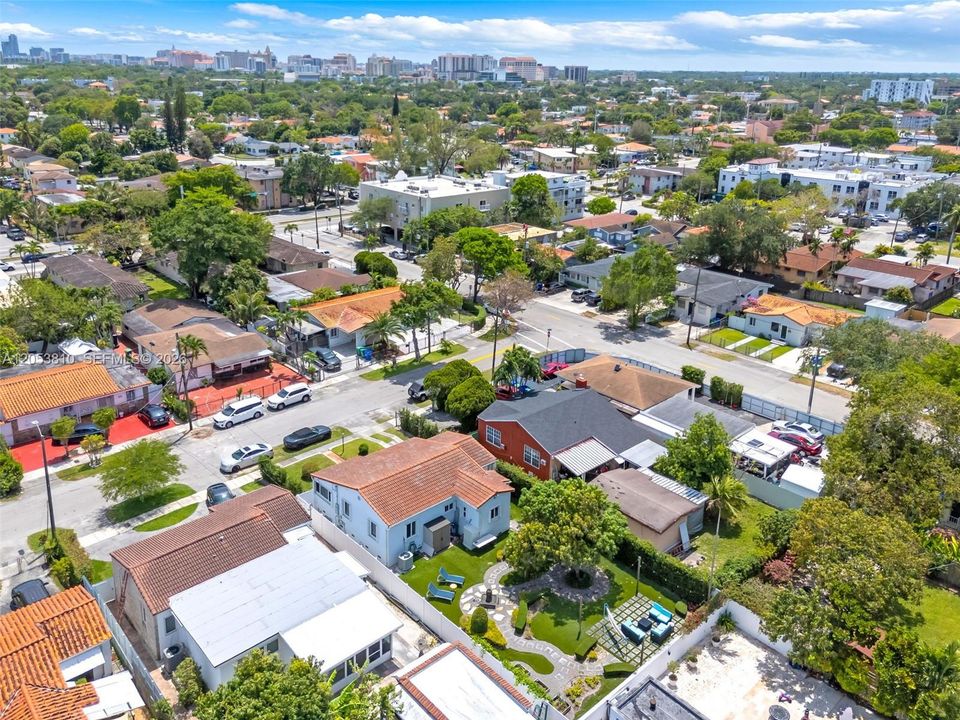 For Rent: $3,500 (2 beds, 1 baths, 1122 Square Feet)