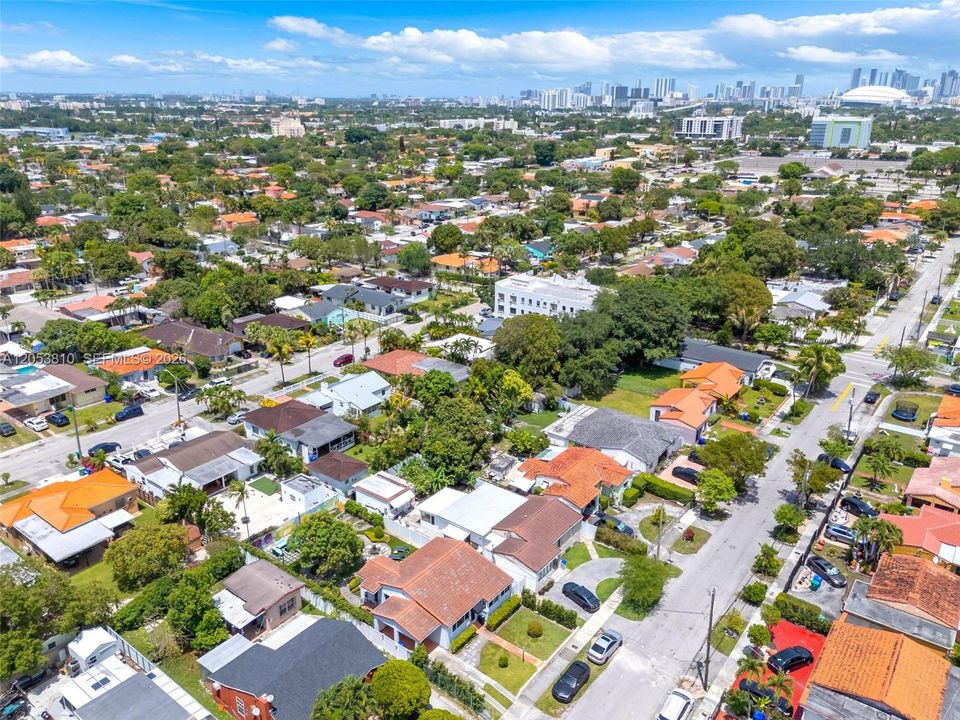 For Rent: $3,500 (2 beds, 1 baths, 1122 Square Feet)