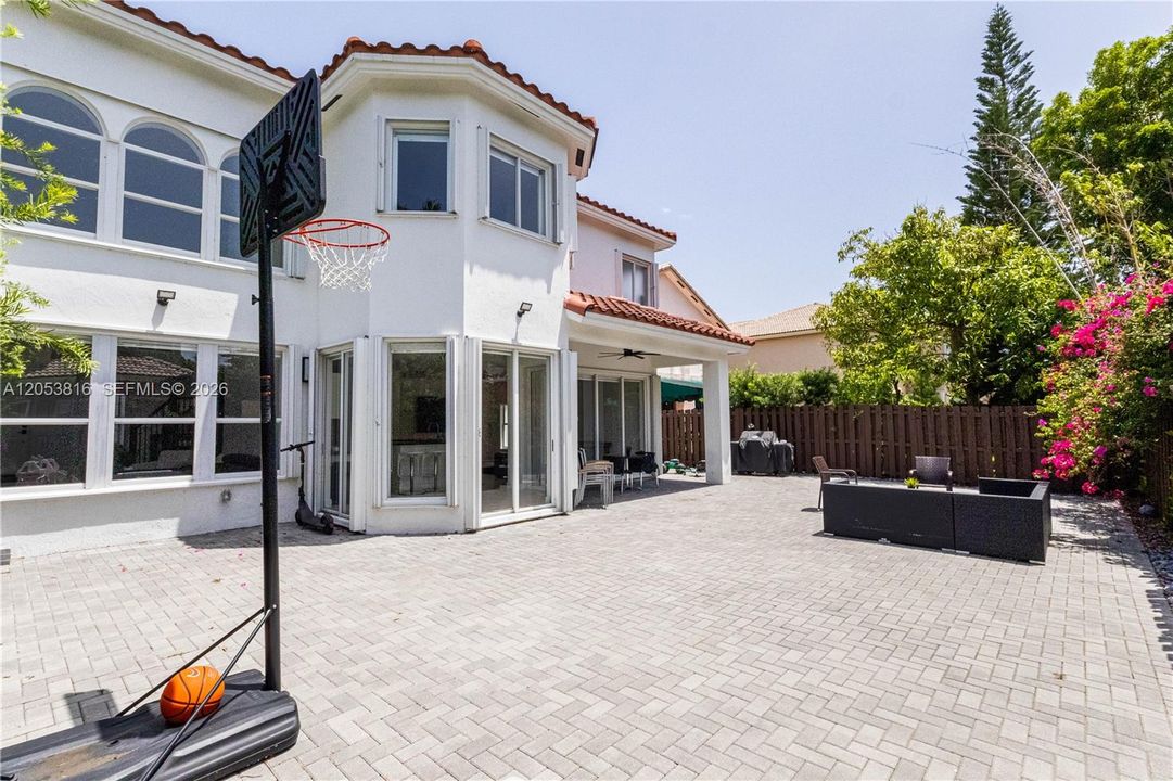 En Venta: $1,490,000 (5 camas, 3 baños, 3052 Pies cuadrados)