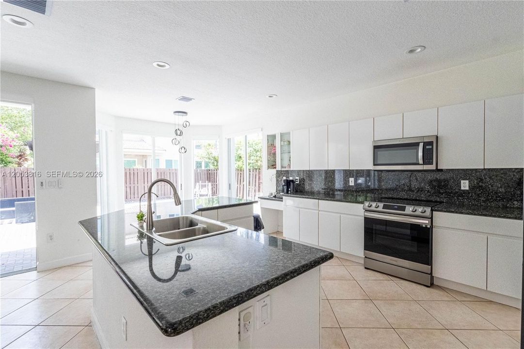 En Venta: $1,490,000 (5 camas, 3 baños, 3052 Pies cuadrados)