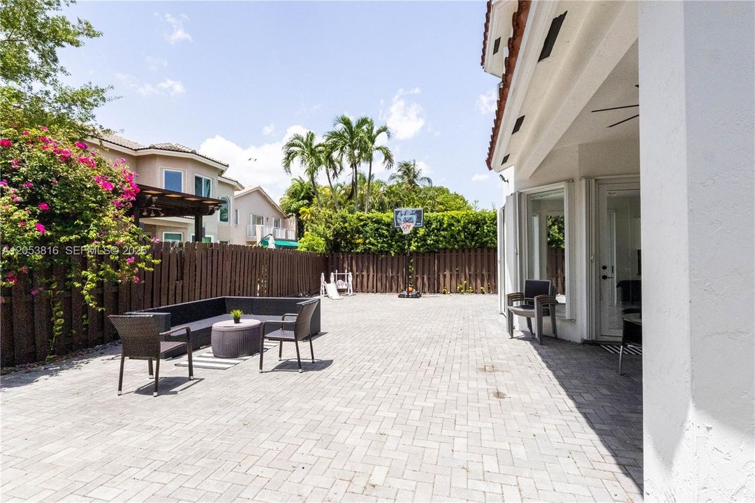 En Venta: $1,490,000 (5 camas, 3 baños, 3052 Pies cuadrados)