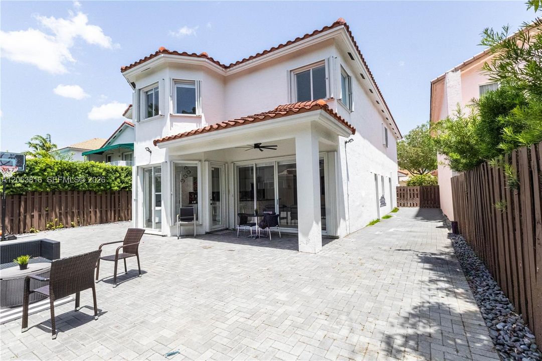 En Venta: $1,490,000 (5 camas, 3 baños, 3052 Pies cuadrados)