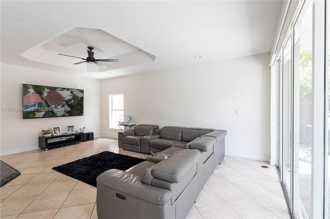 En Venta: $1,490,000 (5 camas, 3 baños, 3052 Pies cuadrados)