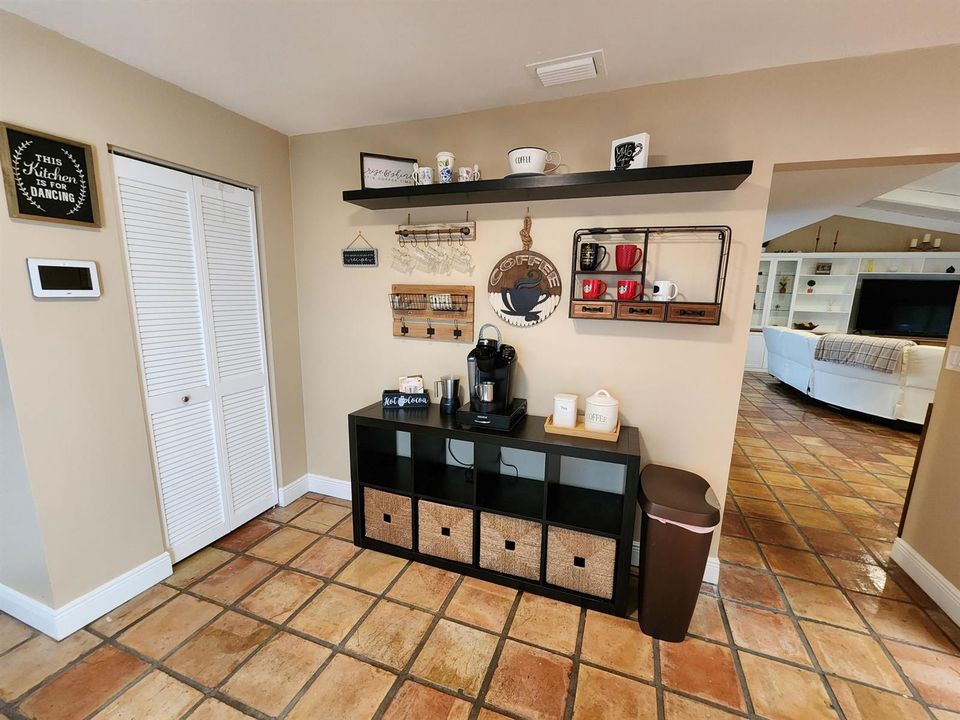 breakfast/coffee nook