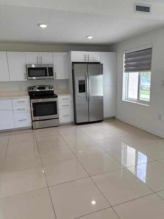 En Venta: $428,000 (4 camas, 3 baños, 1398 Pies cuadrados)