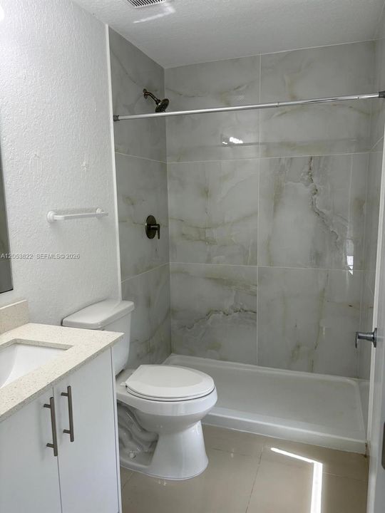 En Venta: $428,000 (4 camas, 3 baños, 1398 Pies cuadrados)