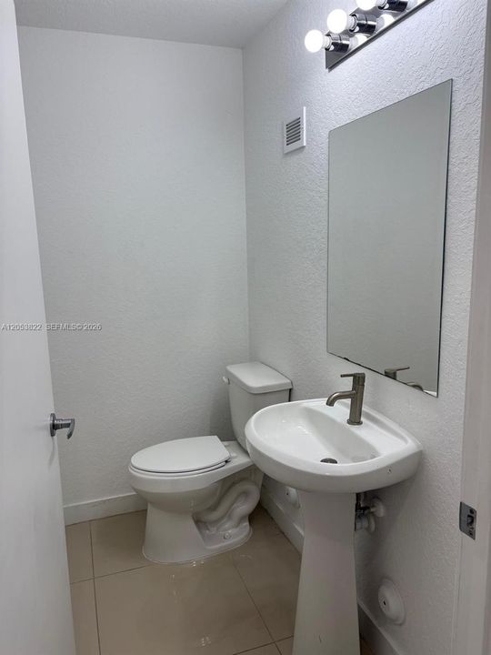 En Venta: $428,000 (4 camas, 3 baños, 1398 Pies cuadrados)
