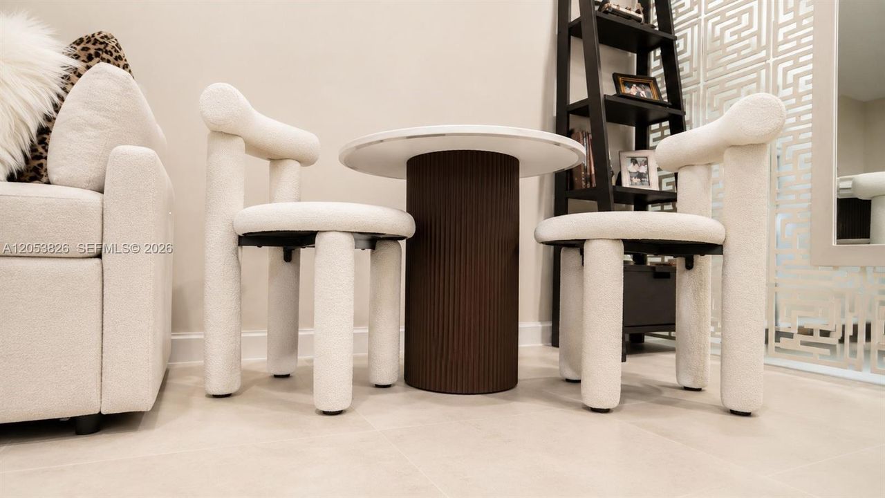Dining table & chairs