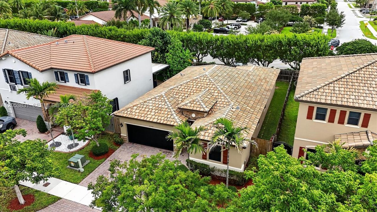На продажу: $590,000 (4 спален, 3 ванн, 1992 Квадратных фут)