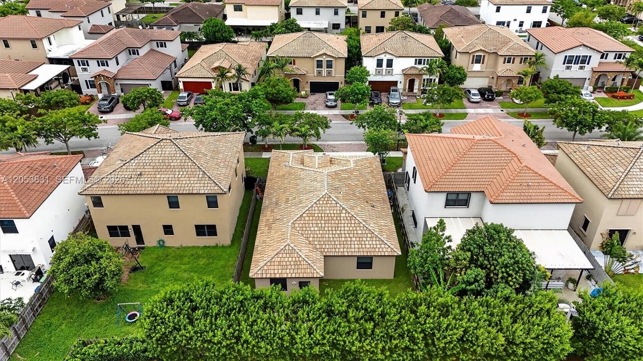 На продажу: $590,000 (4 спален, 3 ванн, 1992 Квадратных фут)