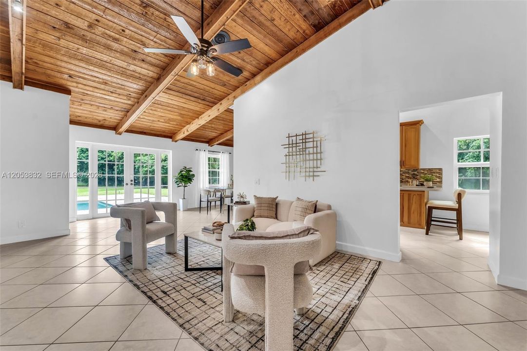 En Venta: $1,249,000 (3 camas, 2 baños, 2083 Pies cuadrados)