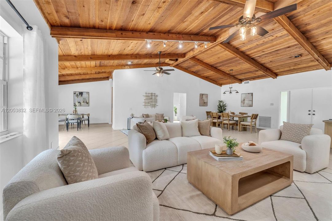 En Venta: $1,249,000 (3 camas, 2 baños, 2083 Pies cuadrados)