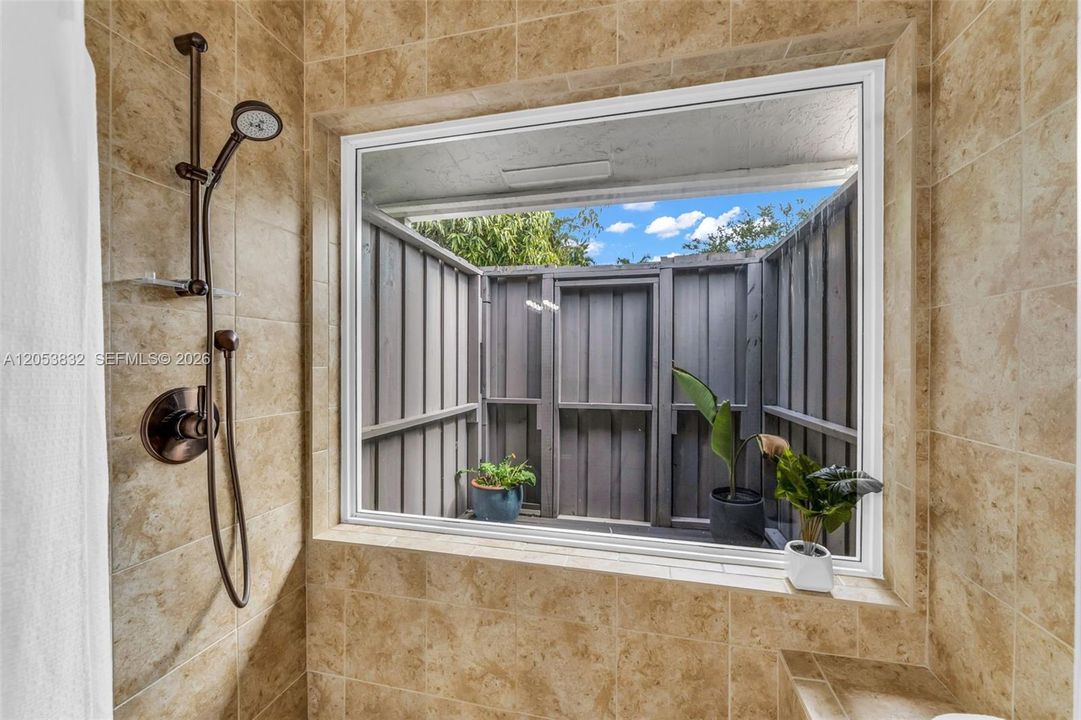 En Venta: $1,249,000 (3 camas, 2 baños, 2083 Pies cuadrados)