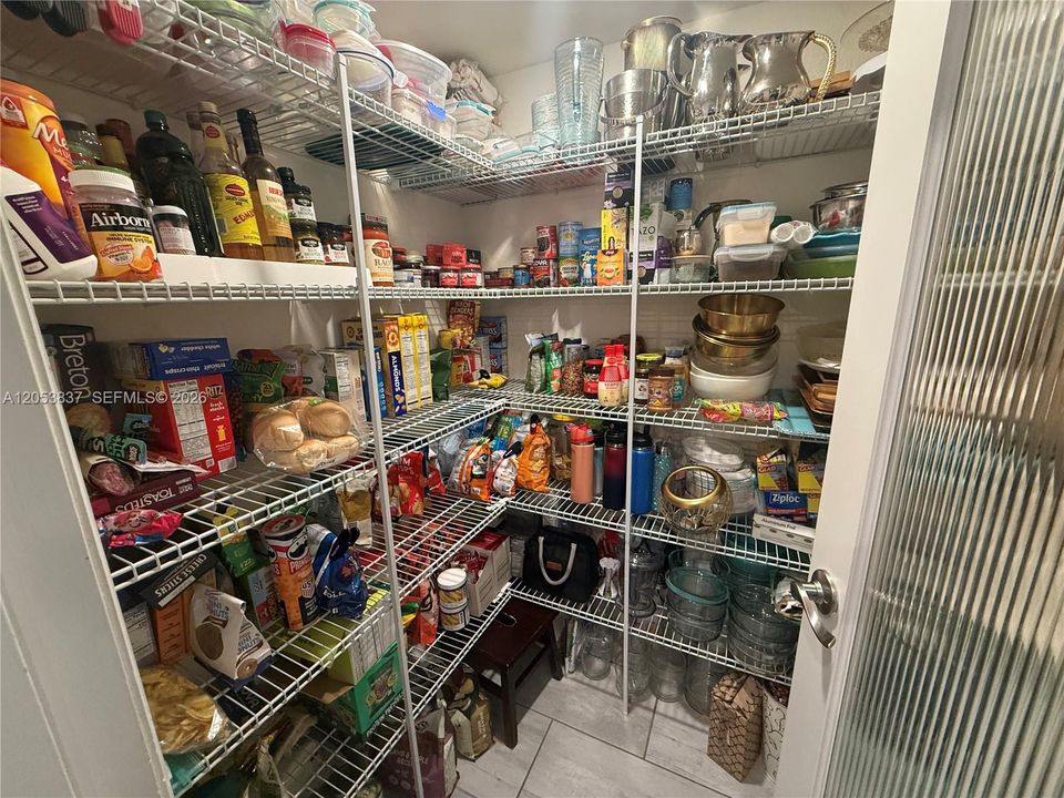 На продажу: $599,000 (5 спален, 2 ванн, 2504 Квадратных фут)