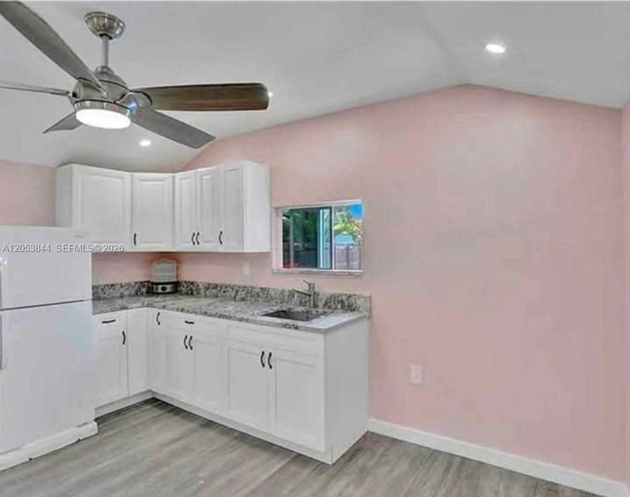 For Rent: $1,350 (1 beds, 1 baths, 1073 Square Feet)
