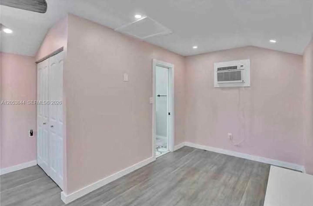 For Rent: $1,350 (1 beds, 1 baths, 1073 Square Feet)