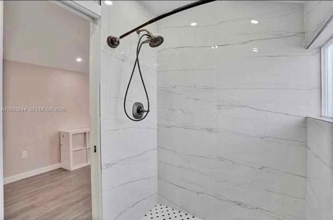 For Rent: $1,350 (1 beds, 1 baths, 1073 Square Feet)