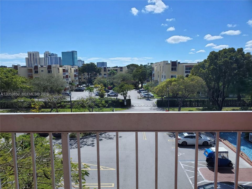 For Rent: $2,050 (2 beds, 1 baths, 804 Square Feet)