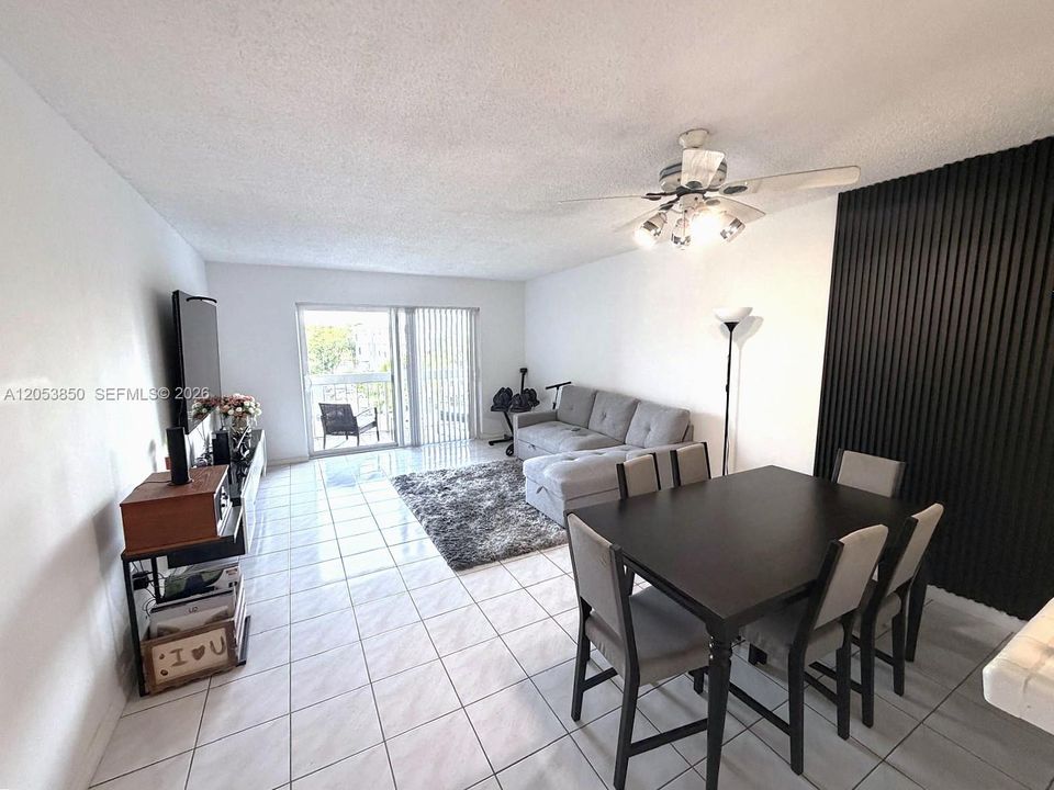 For Rent: $2,050 (2 beds, 1 baths, 804 Square Feet)