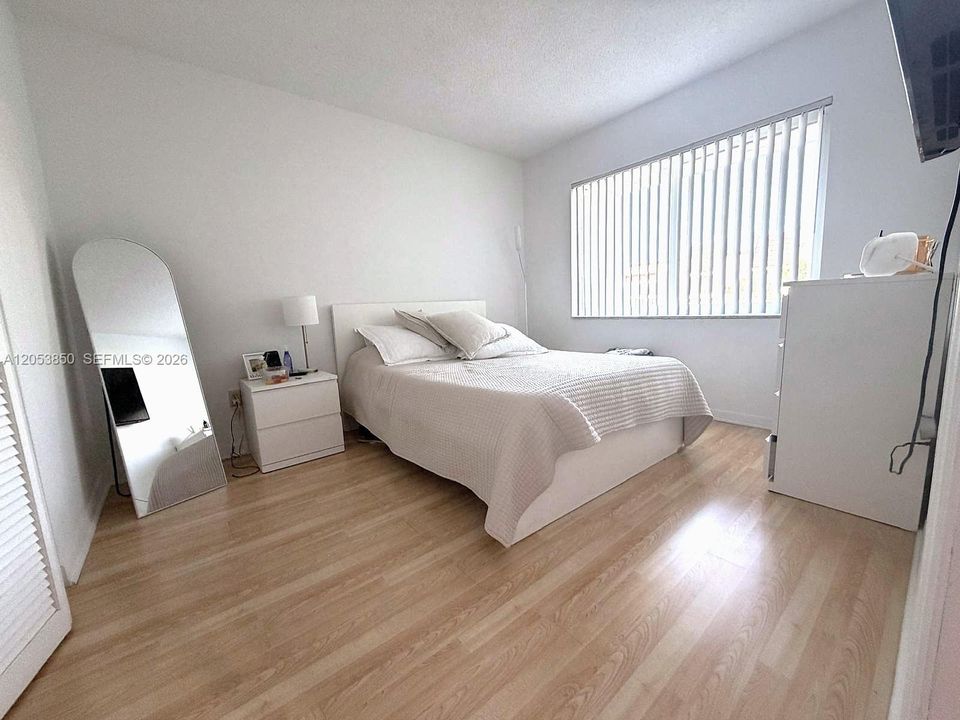 For Rent: $2,050 (2 beds, 1 baths, 804 Square Feet)