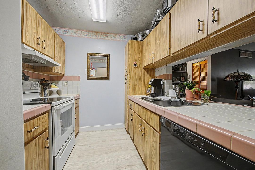 Jessica house pic 6 -Kitchen