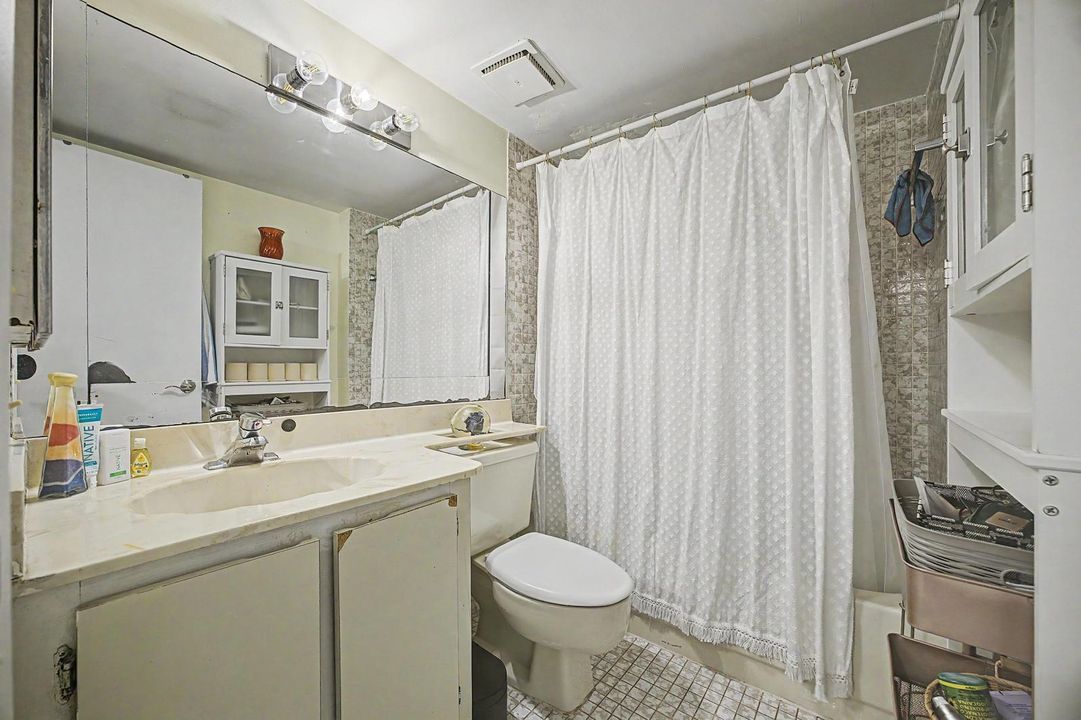 Jessica house pic 13 -Bathroom-2
