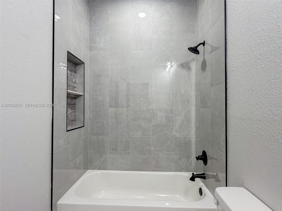En Venta: $339,900 (3 camas, 3 baños, 1505 Pies cuadrados)