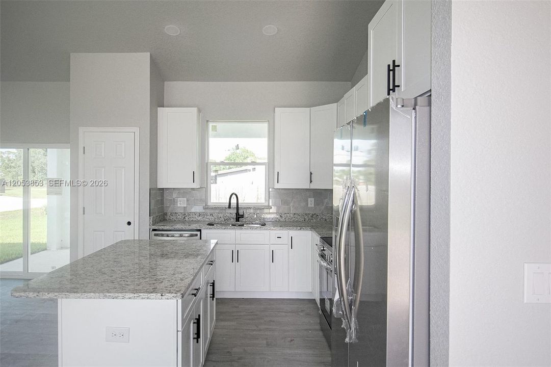 En Venta: $339,900 (3 camas, 3 baños, 1505 Pies cuadrados)