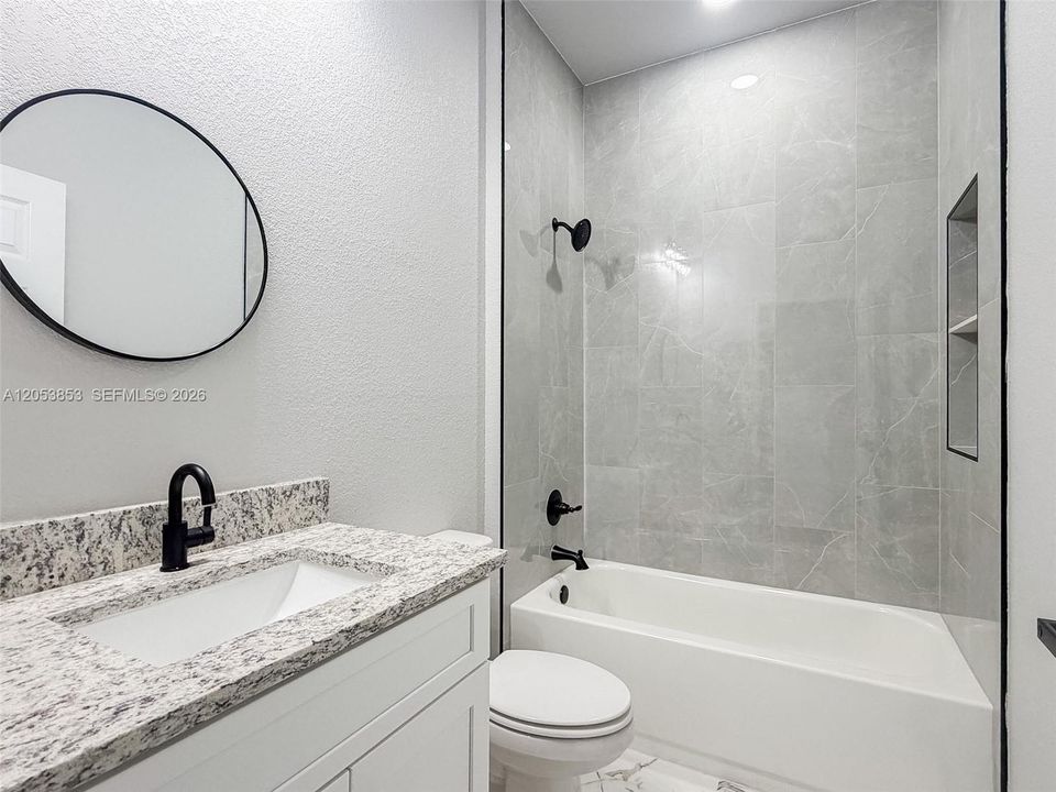 En Venta: $339,900 (3 camas, 3 baños, 1505 Pies cuadrados)