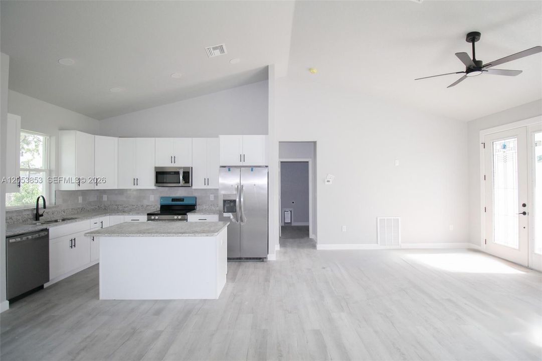 En Venta: $339,900 (3 camas, 3 baños, 1505 Pies cuadrados)