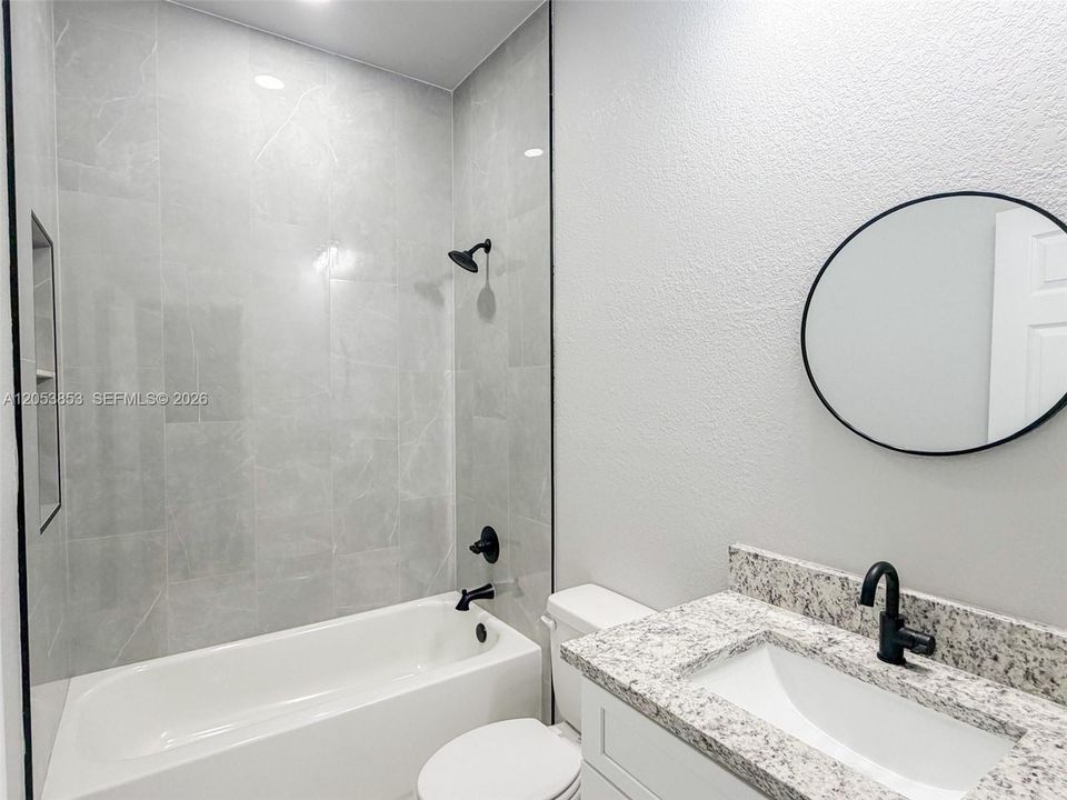 En Venta: $339,900 (3 camas, 3 baños, 1505 Pies cuadrados)