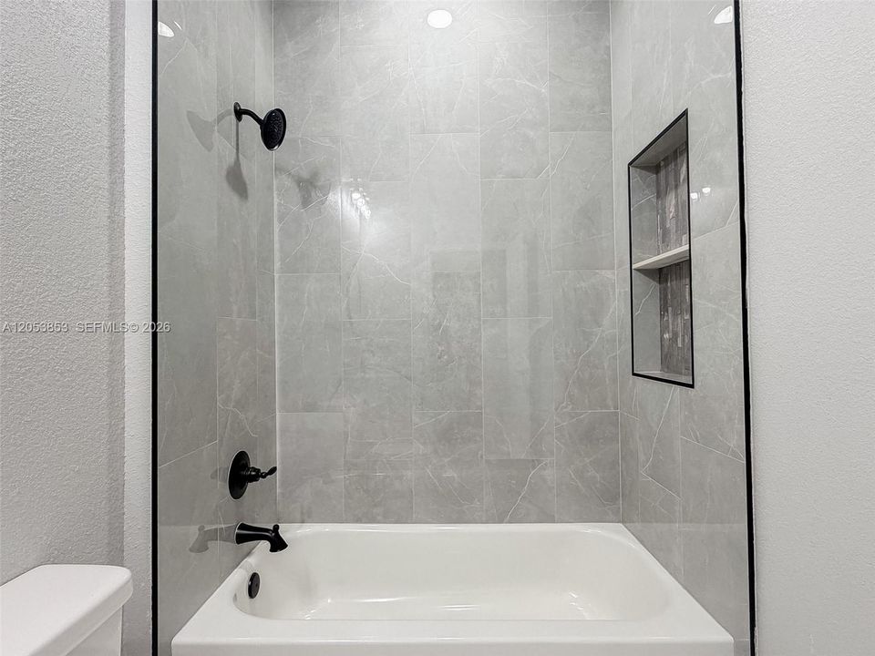 En Venta: $339,900 (3 camas, 3 baños, 1505 Pies cuadrados)