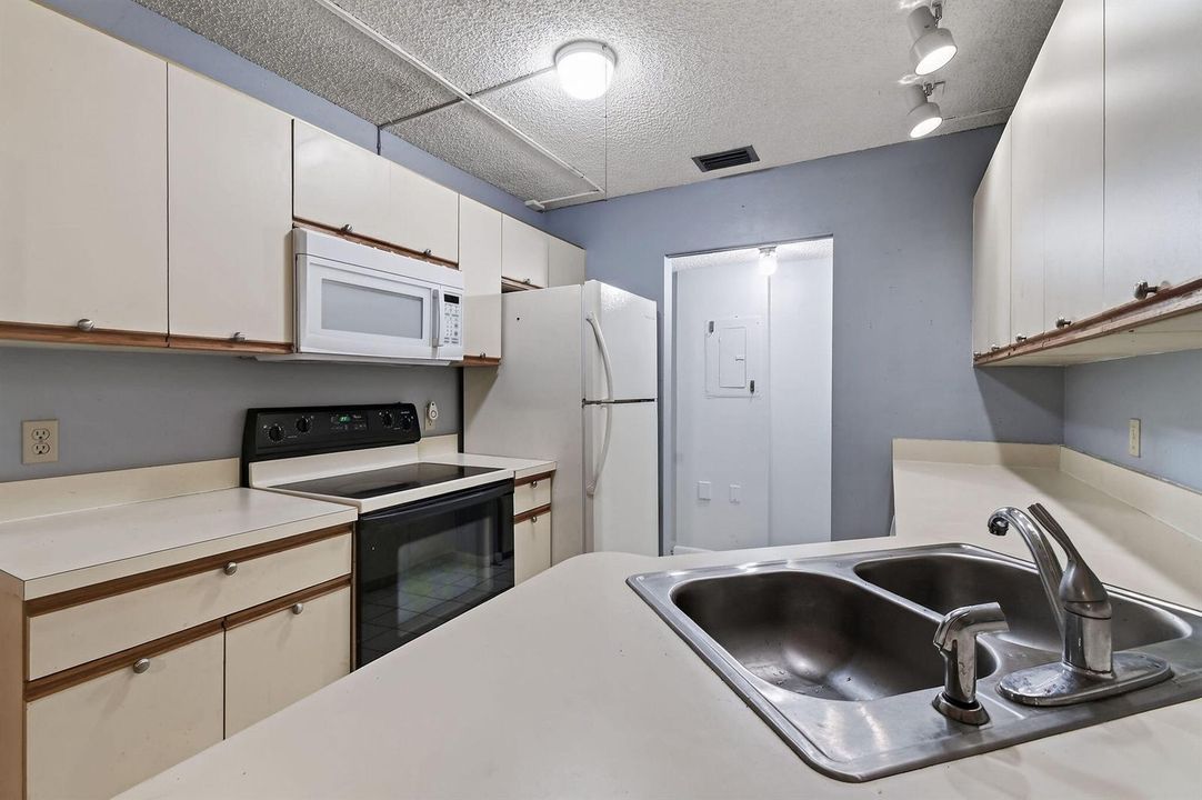 8387SECroftCir,UnitQ3(22)