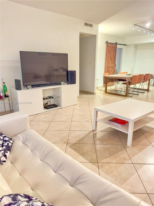 В аренду: $3,300 (1 спален, 1 ванн, 1019 Квадратных фут)