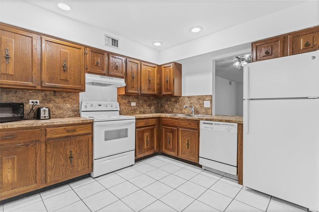 7556.full kitchen