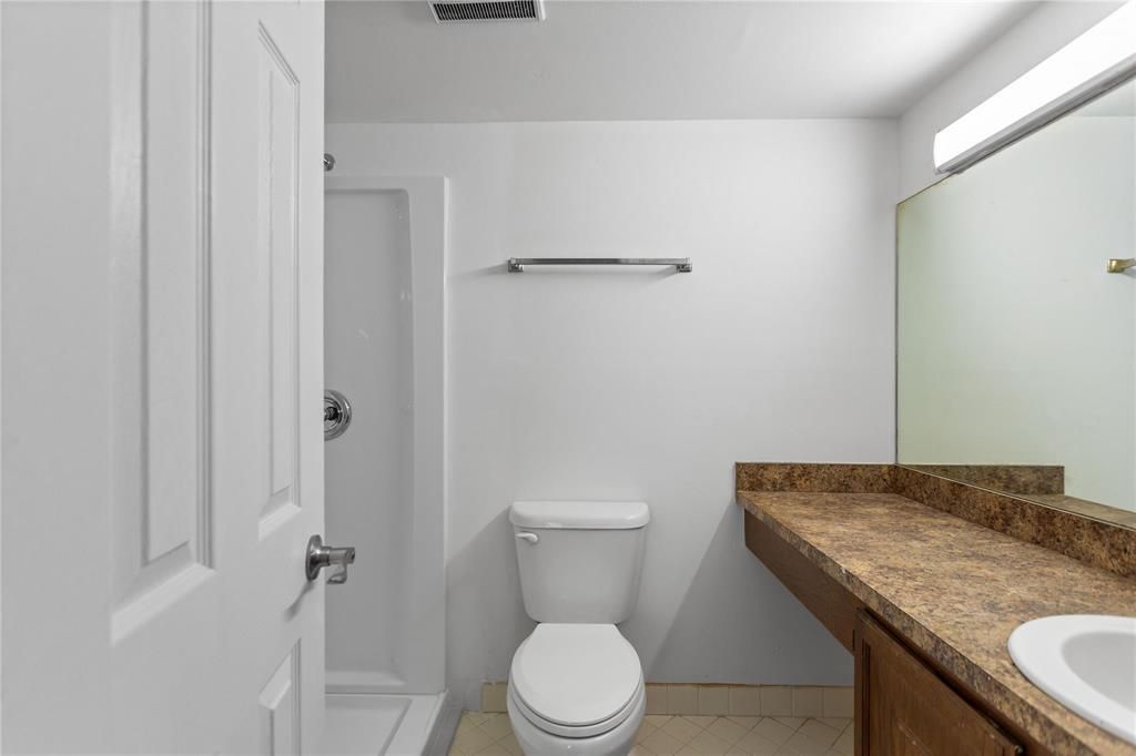 7556.master bathroom