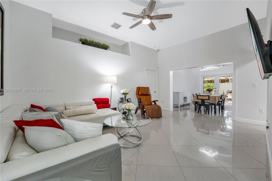 На продажу: $614,999 (3 спален, 2 ванн, 1692 Квадратных фут)