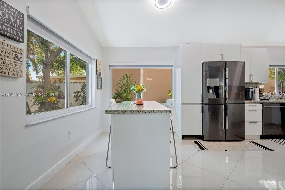 На продажу: $614,999 (3 спален, 2 ванн, 1692 Квадратных фут)