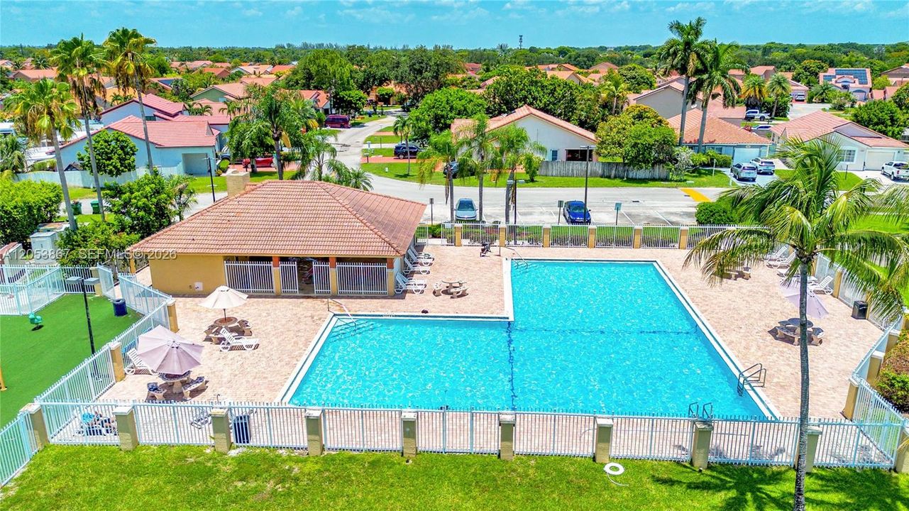На продажу: $614,999 (3 спален, 2 ванн, 1692 Квадратных фут)