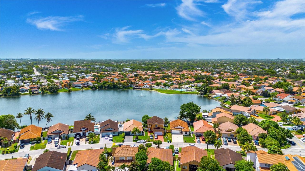 На продажу: $614,999 (3 спален, 2 ванн, 1692 Квадратных фут)