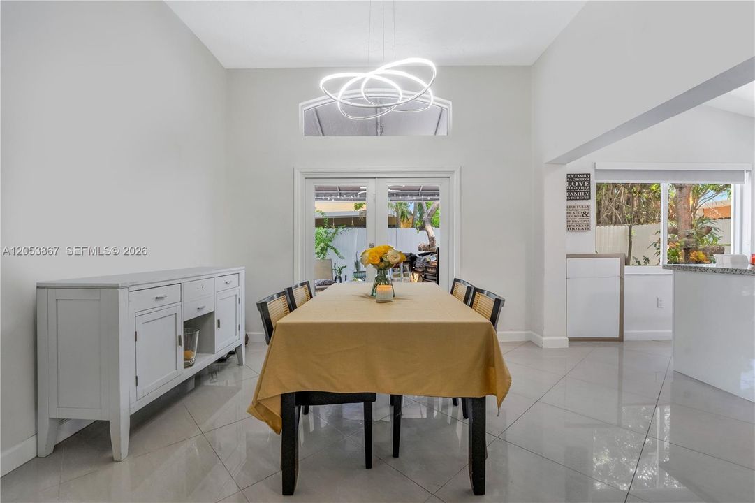 На продажу: $614,999 (3 спален, 2 ванн, 1692 Квадратных фут)