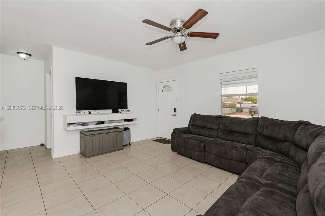 En Venta: $480,000 (2 camas, 1 baños, 775 Pies cuadrados)