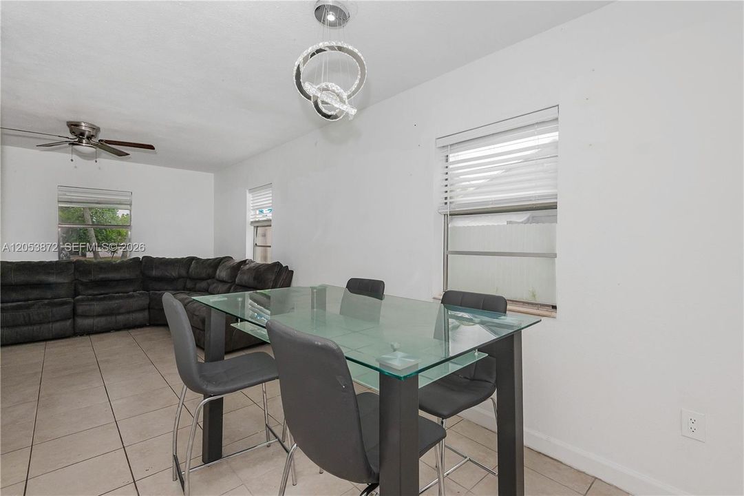 En Venta: $480,000 (2 camas, 1 baños, 775 Pies cuadrados)