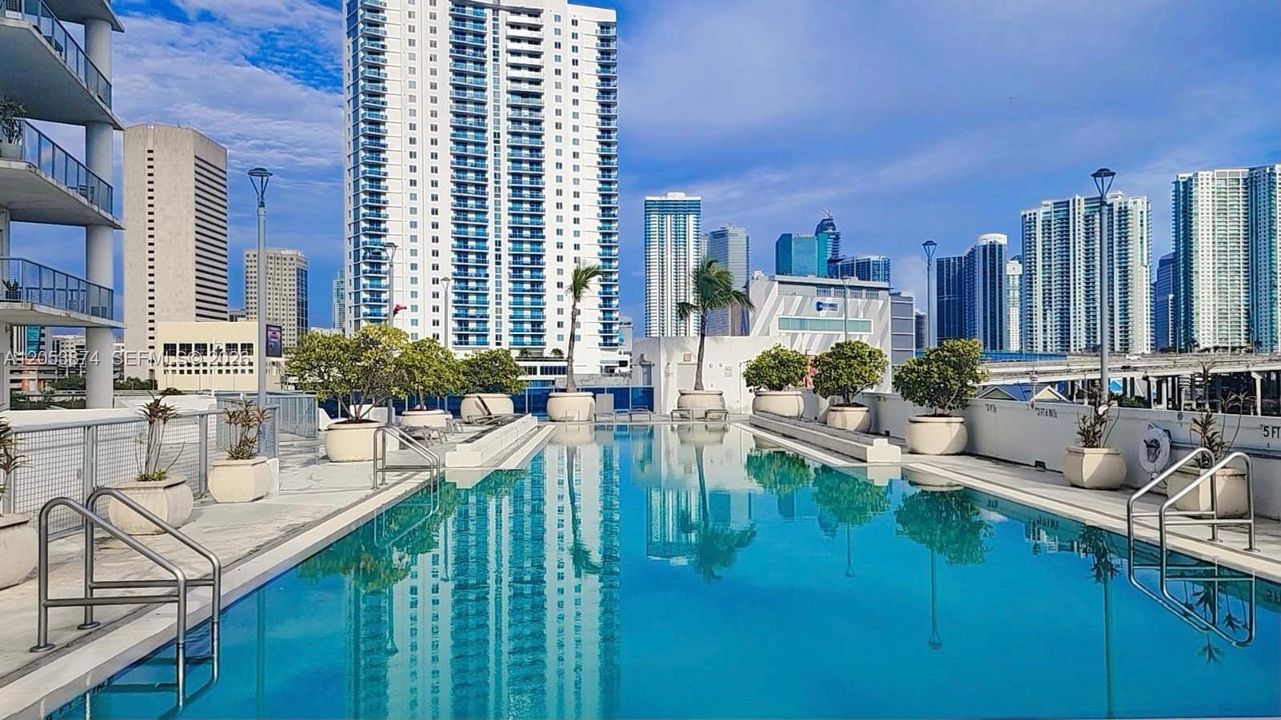 На продажу: $380,000 (2 спален, 1 ванн, 867 Квадратных фут)