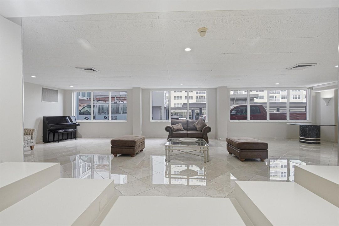 Lobby-C
